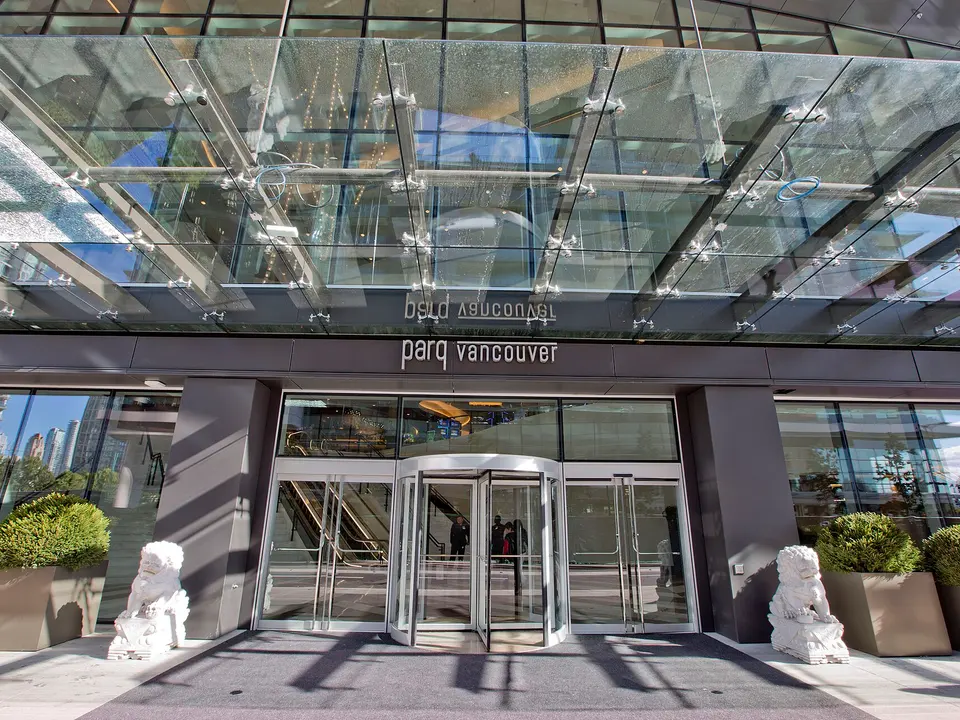 Parq Casino, Vancouver: the building seen from outside, 2017